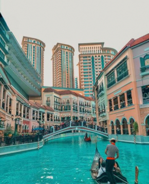 Morgan Suite BGC across5 Venice Canal Mall free Pool gym